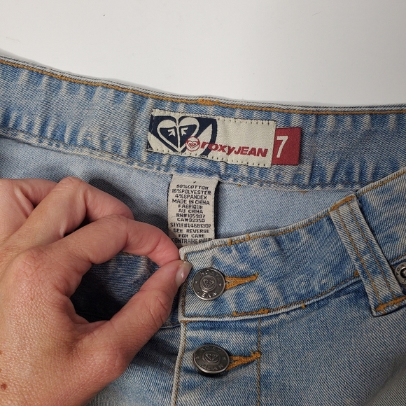 Roxy Jean Shorts with Rainbow Embroidery Button Fly 7 - Picture 6 of 6